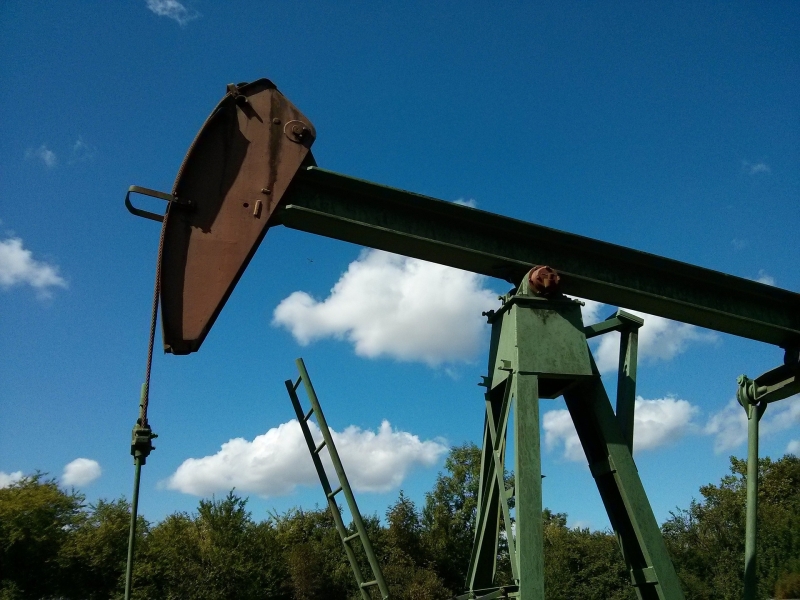 Zabrinutost za potranju zadrala cijene nafte ispod 84 dolara